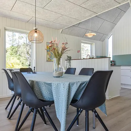Stunning In With Kitchen بيت للعطل *