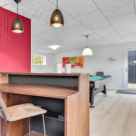 Stunning In With Kitchen بيت للعطل *